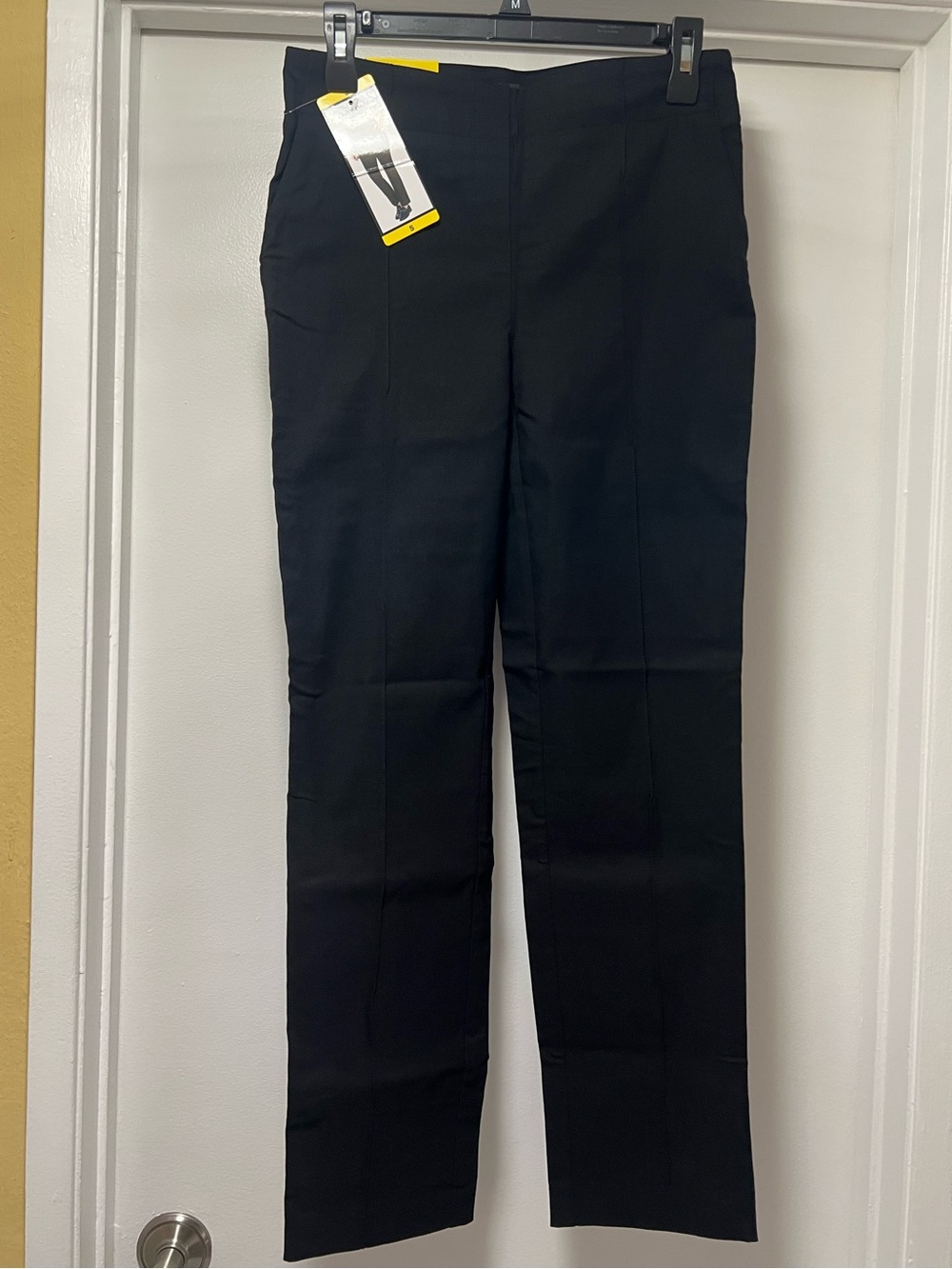 Hilary Radley Ladies' Pull-On Mid-Rise Slim Leg Pant Black. Small. New With Tags